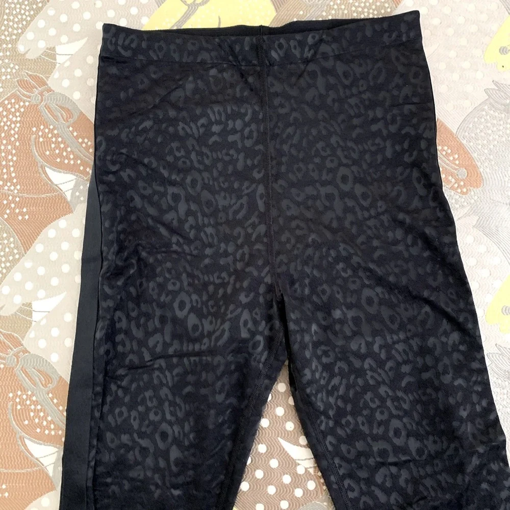 Victoria’s Secret -Sheer- Leopard Athletic Size Medium - Picture 2 of 8